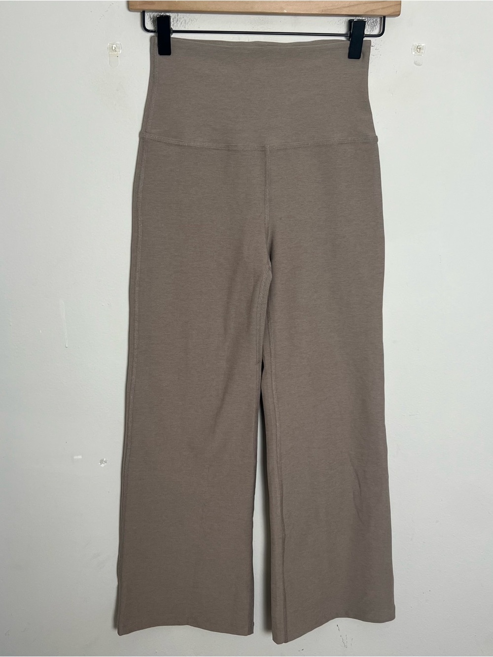 BEYOND YOGA- Spacedye Retro Cropped Flare Pant Birch Heather Size S - Picture 2 of 6